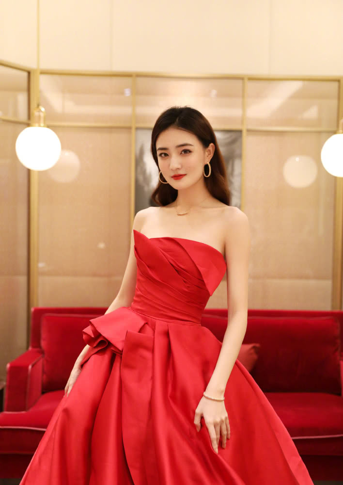 方脸女生如何不整容就改变脸型？学会这3个小技巧让你低成本低风险