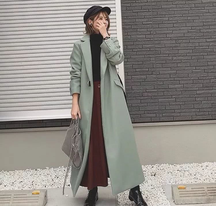 大衣搭配裙子,秋冬时髦精都这样穿!