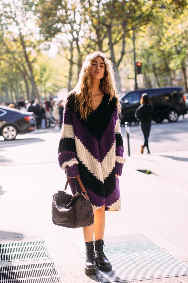 秋冬穿搭换件V领毛衣，发现不一样搭配的自己