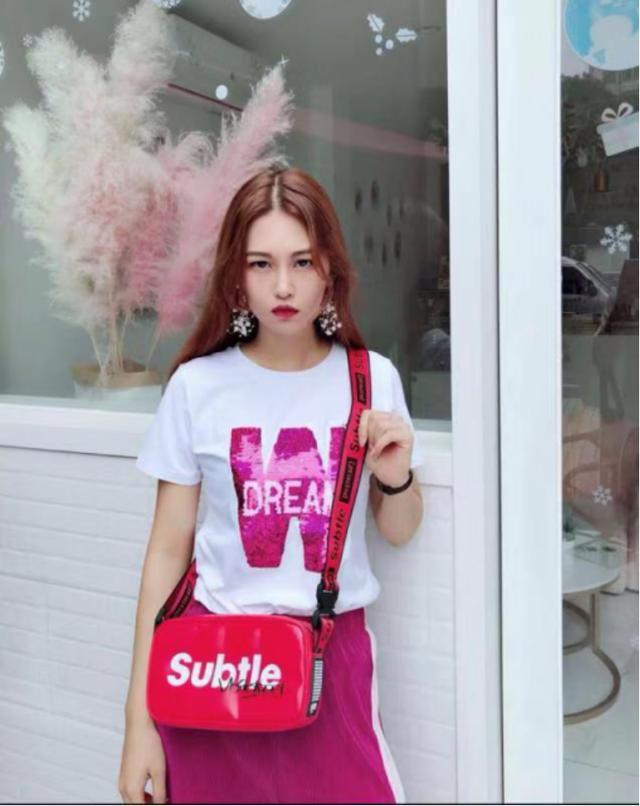 男女都百搭“斜挎包”,喜欢穿城市户外风的你,背上包包更加帅气