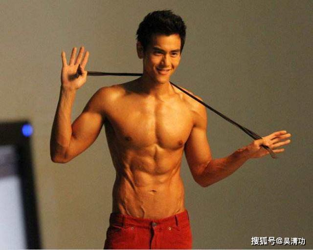 辛芷蕾拍摄内衣大片动作豪放让人喷血,或受到彭于晏、李现的影响