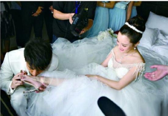 贾乃亮忍不住了,亲口戳穿李小璐的真面目,网友:太狠了这女人