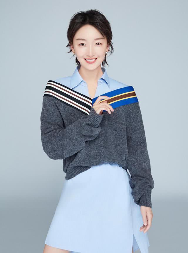 秋冬穿搭换件V领毛衣，发现不一样搭配的自己