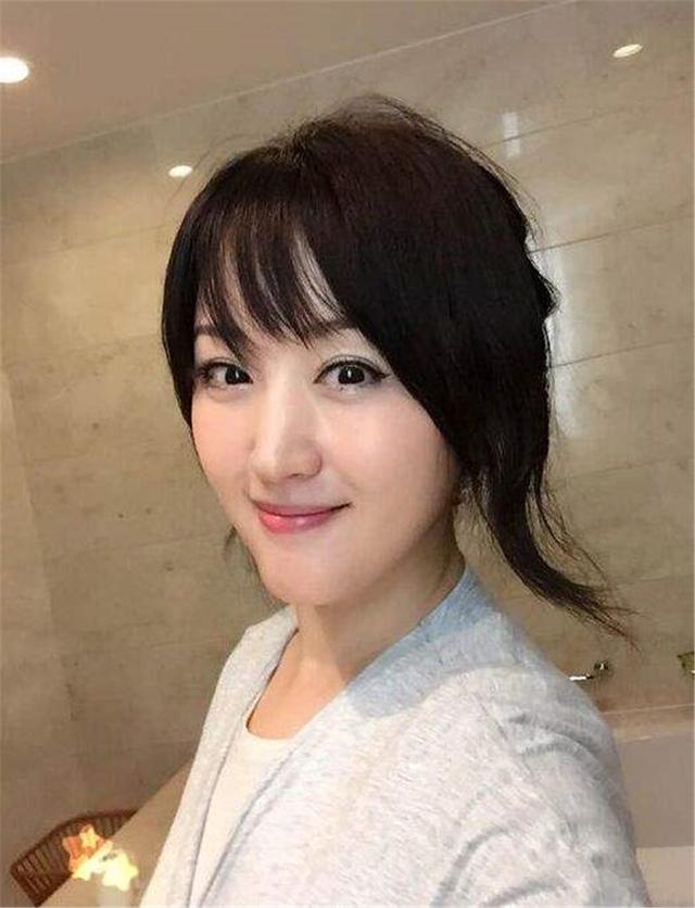 比20岁刘亦菲还美!杨钰莹25年前旧照流出,看到正面照网友心动了