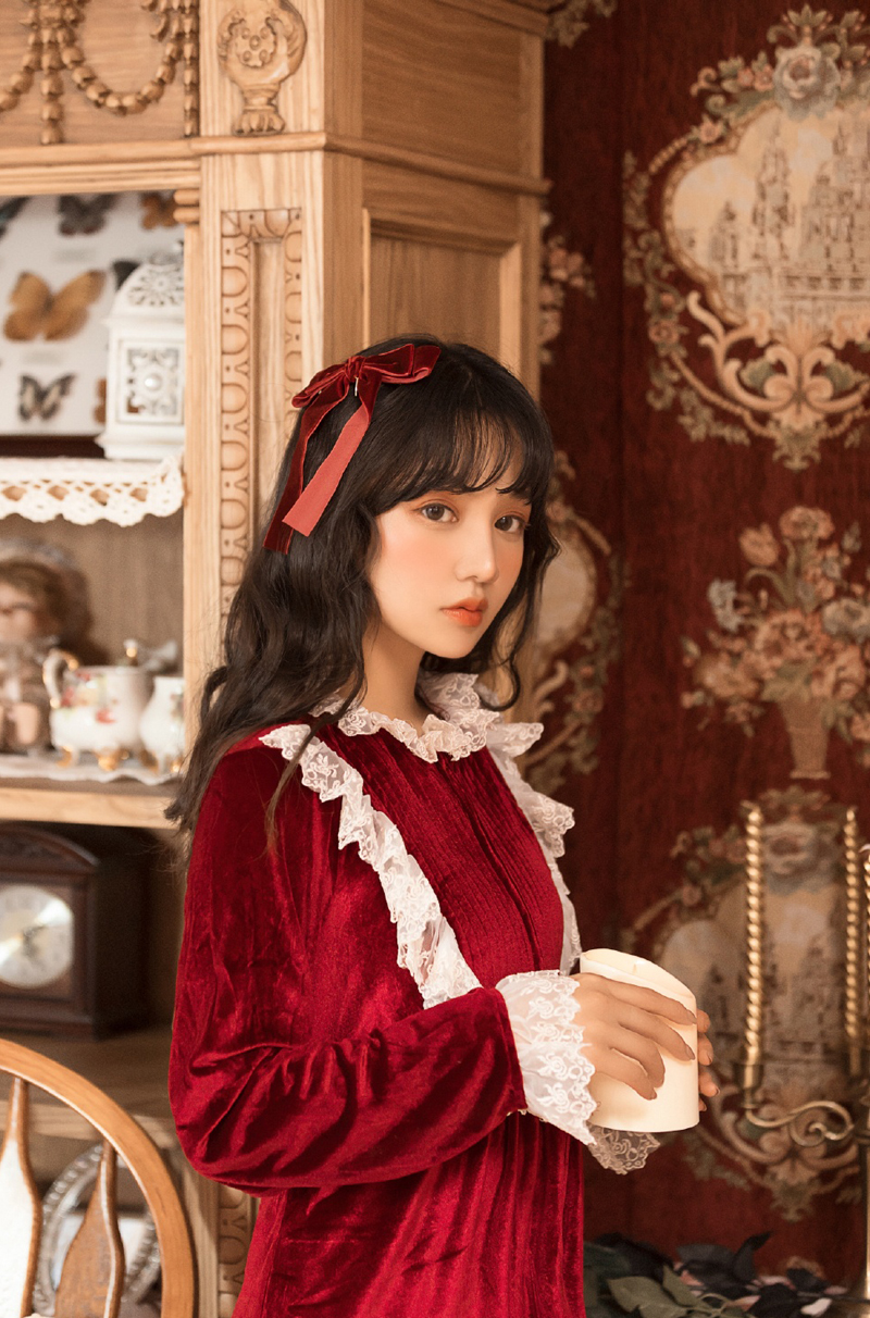 红裙美女罗莉性感诱人写真图片