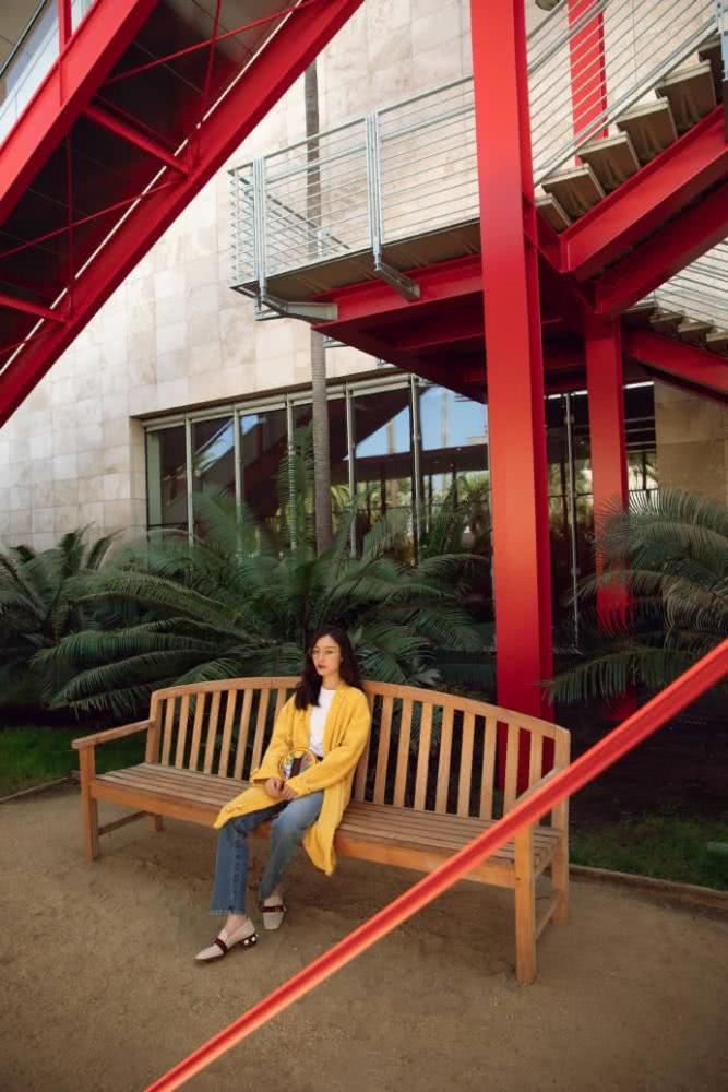 倪妮示范秋冬休闲风格搭配,简约时尚风格多变还有温暖感