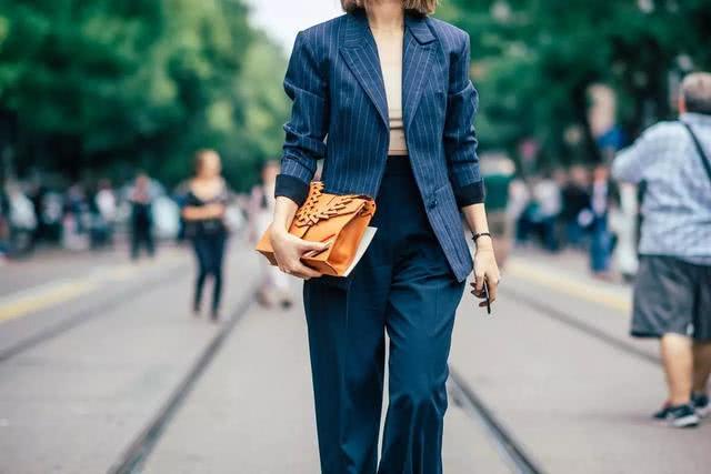 女生总爱买包，却不知了解四点正确选包方法：你只需要6个包