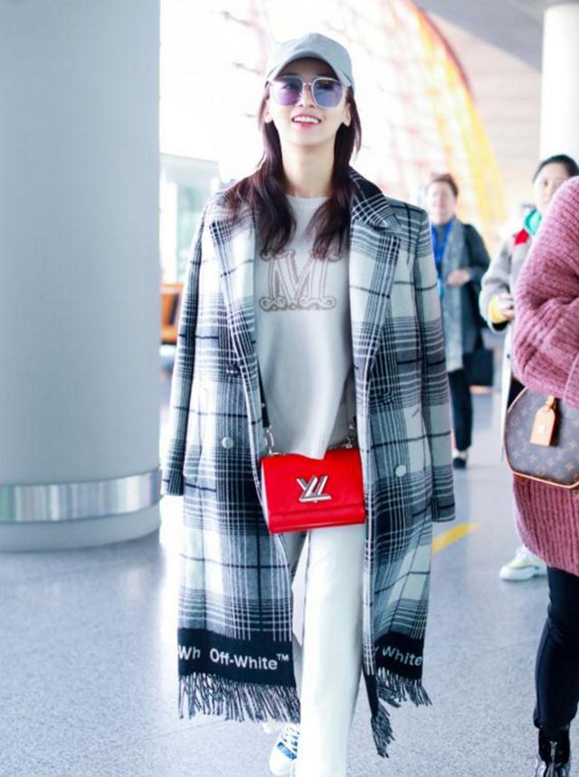 吴谨言的穿搭总透着气质美。除了颜值，发型和搭配同样很重要