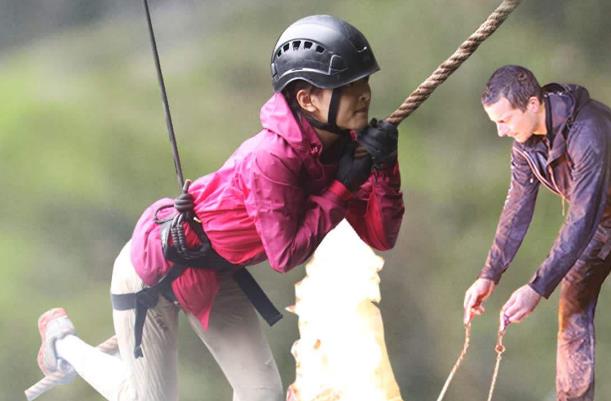 她被称“最美书模”,却在23岁生日当天,被迫喝下自己“尿液”