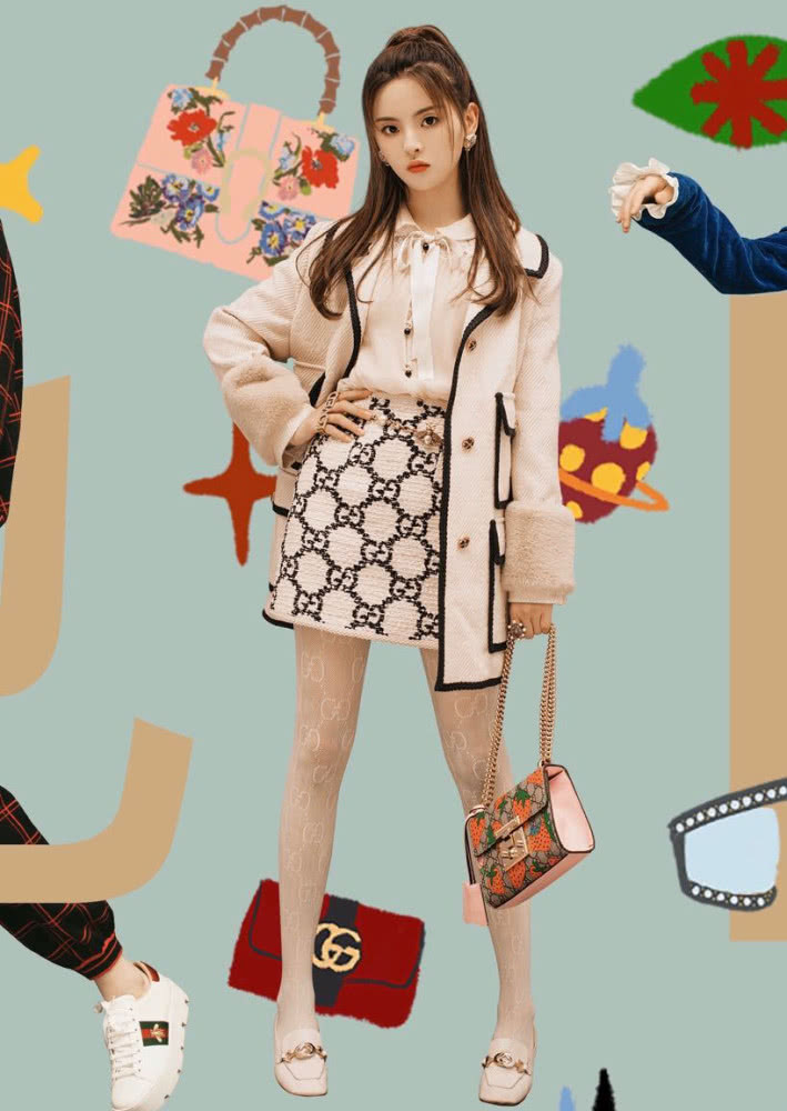 杨超越皮肤嫩出水,公主风套装搭可爱草莓包,变身优雅大小姐