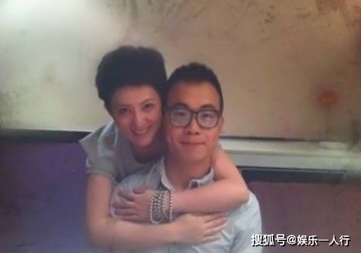 撒贝宁爱了她20年，39岁的年纪长着一张9岁的脸，如今不火成老师