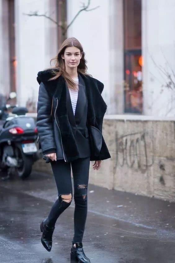 想显高显瘦试试这种搭配:小黑裤+小黑鞋