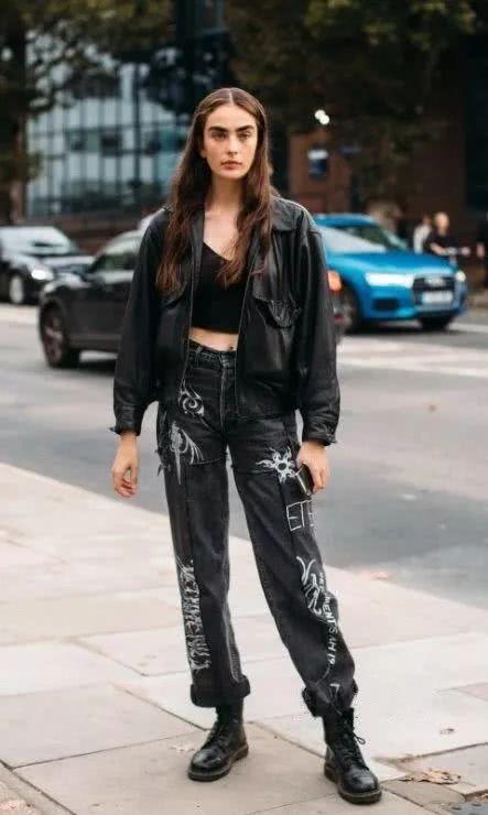 想显高显瘦试试这种搭配:小黑裤+小黑鞋