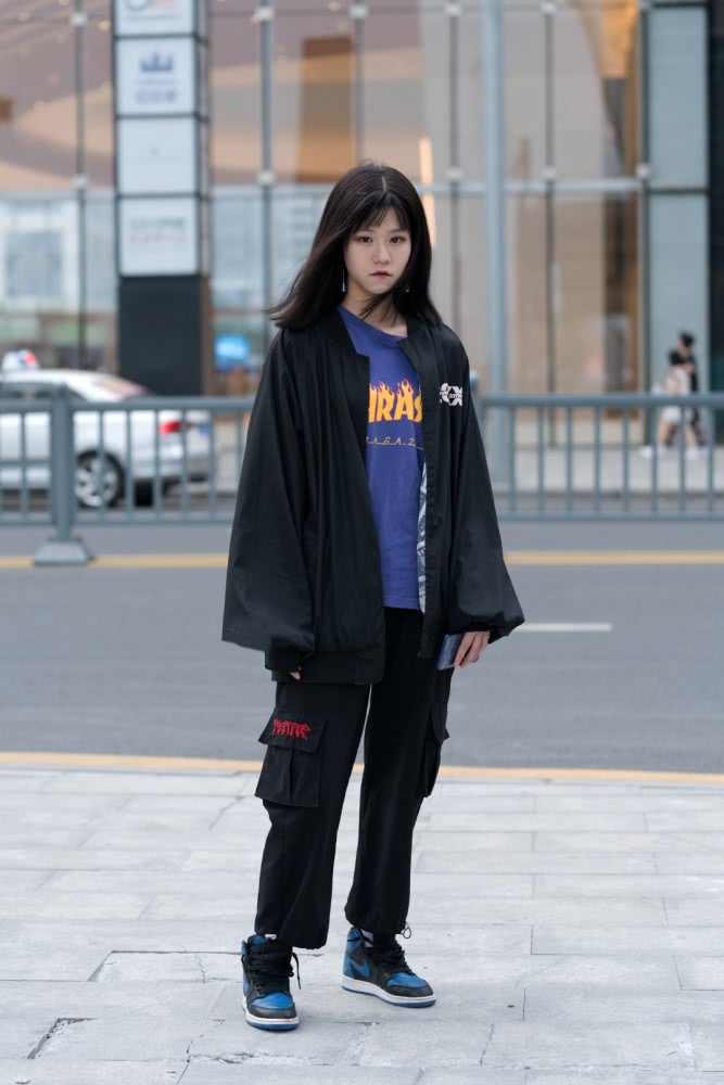 别羡慕潮GIRL啦!你和酷酷的工装女孩,你就差这一套小心机哦