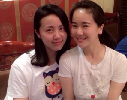 同为40岁辣妈，左小青和黄磊老婆孙莉素颜同框，气质差距有点大