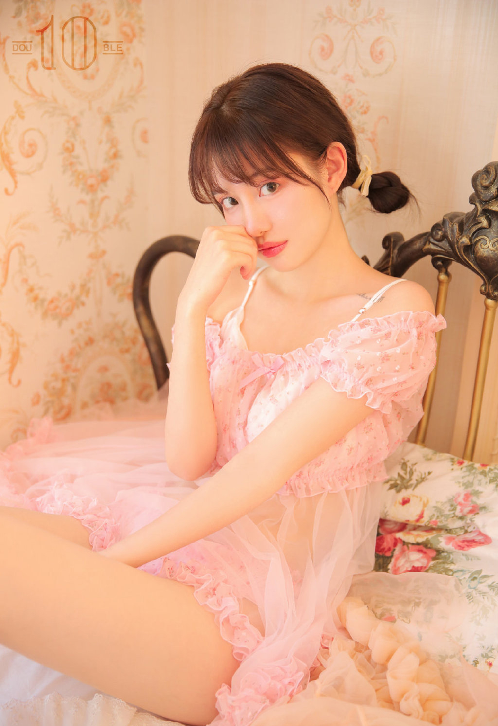 透视装美女模特粉红诱惑大胆写真