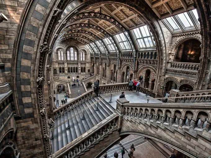 没想到周黑鸭的彩妆礼盒和香奈儿居然不分上下