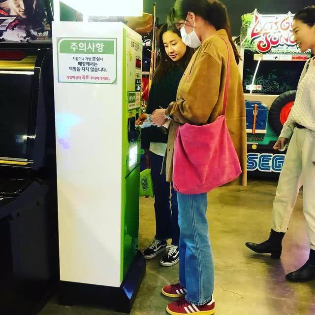 她不是韩国最漂亮的女星,却几度成为穿衣模板,轻松征服时尚圈