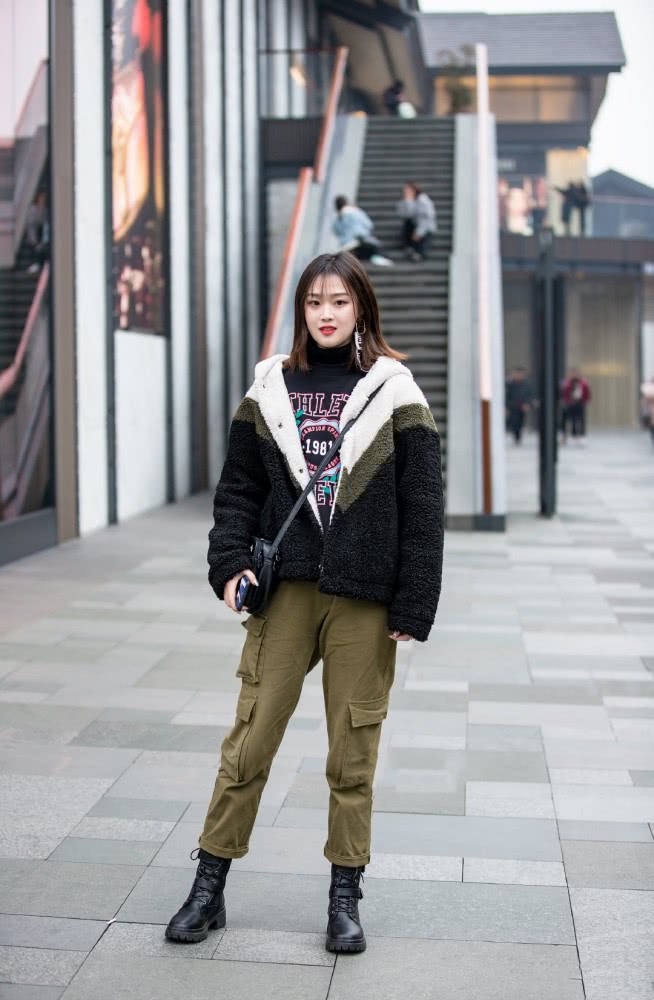 别羡慕潮GIRL啦!你和酷酷的工装女孩,你就差这一套小心机哦