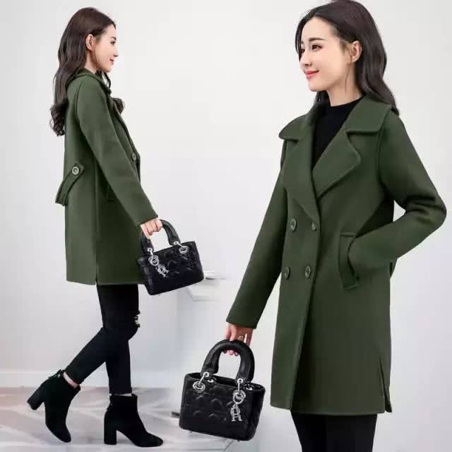 女人尽量不要高跟鞋配大衣，姐姐最近都学他们这样搭，背影都特美