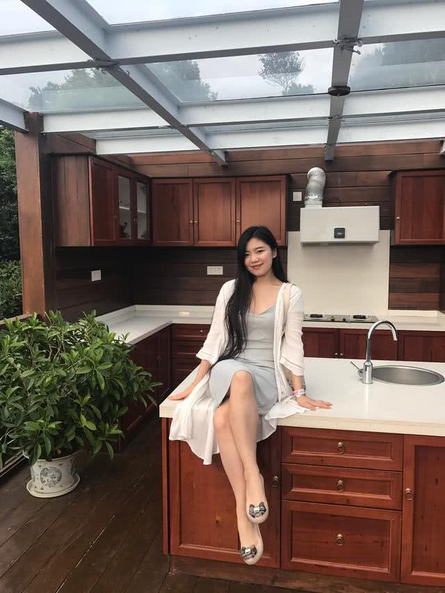 微胖的女人不好穿衣?这样穿显瘦还有女人味