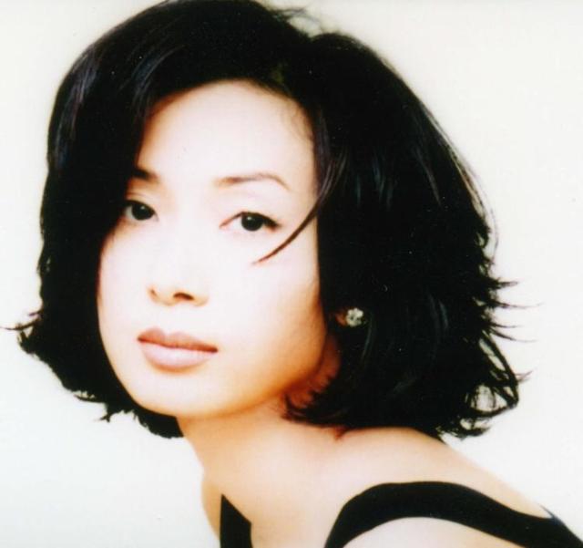 传奇女富豪邝美云：14岁打工养家，拒做赌王五太，靠自己成为豪门