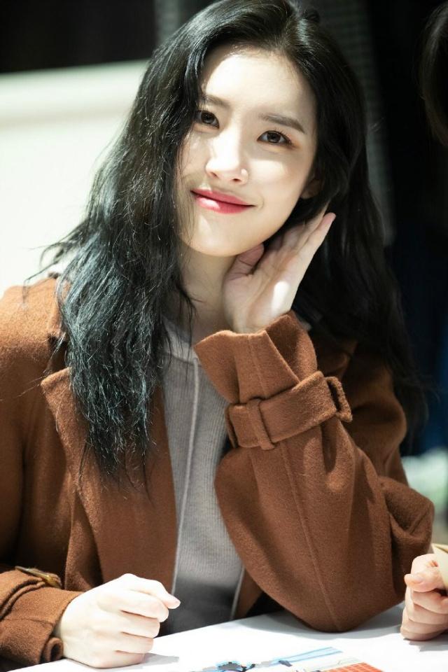 韩国“刘亦菲”太敬业，浑身淋湿都不在意，观众：不好意思看了