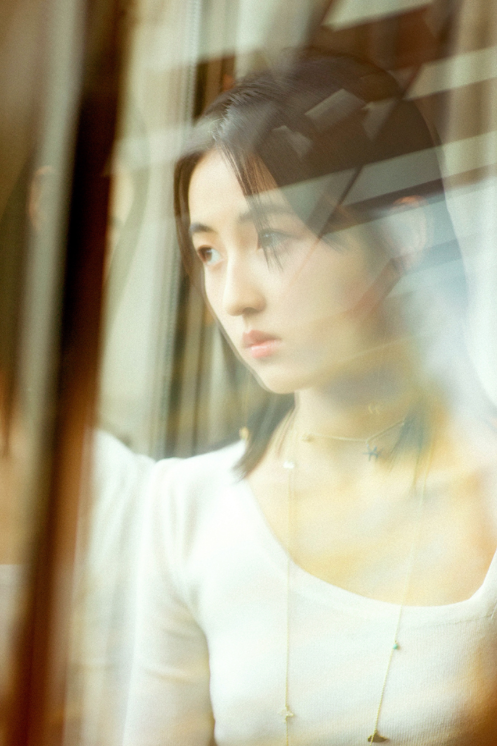 张子枫朦胧光影写真图片