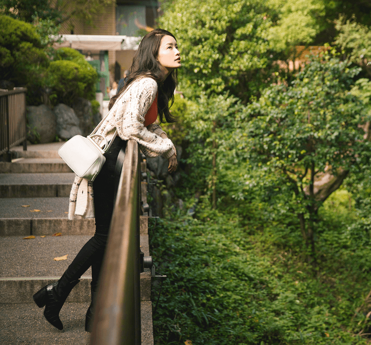 李沁一身超紧造型太考验身材了,果然是腿精