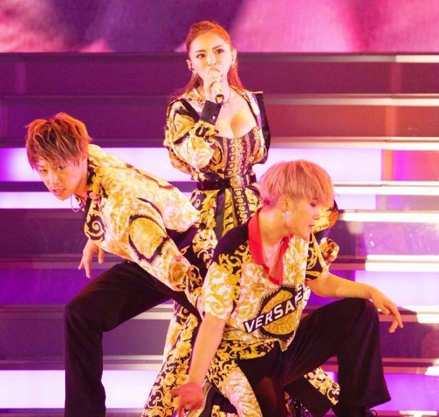 左耳失聪,绯闻与争议缠身,被万千少女迷恋的滨崎步