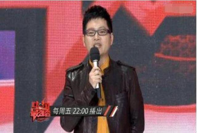 曾是湖南台一哥,汪涵是他助理,因妻子怂恿跳槽,如今成婚庆司仪