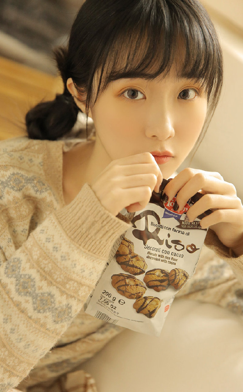 邻家美女白嫩美腿诱惑写真图片