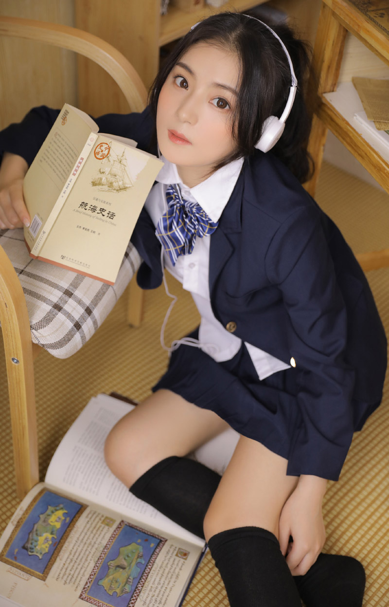 马尾辫美女性感制服诱惑写真图片