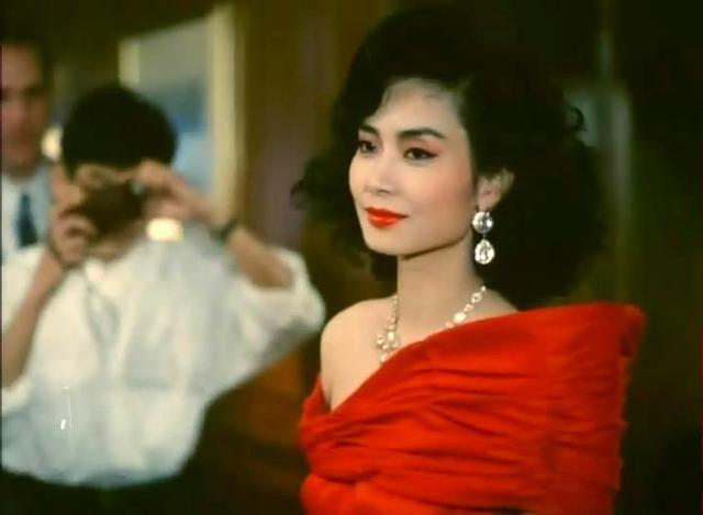 传奇女富豪邝美云：14岁打工养家，拒做赌王五太，靠自己成为豪门