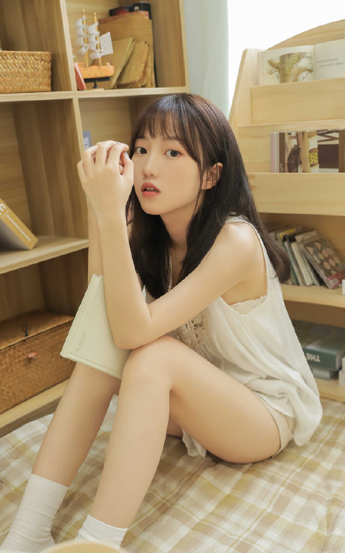 极品清纯萝莉美女白皙性感居家写真图片