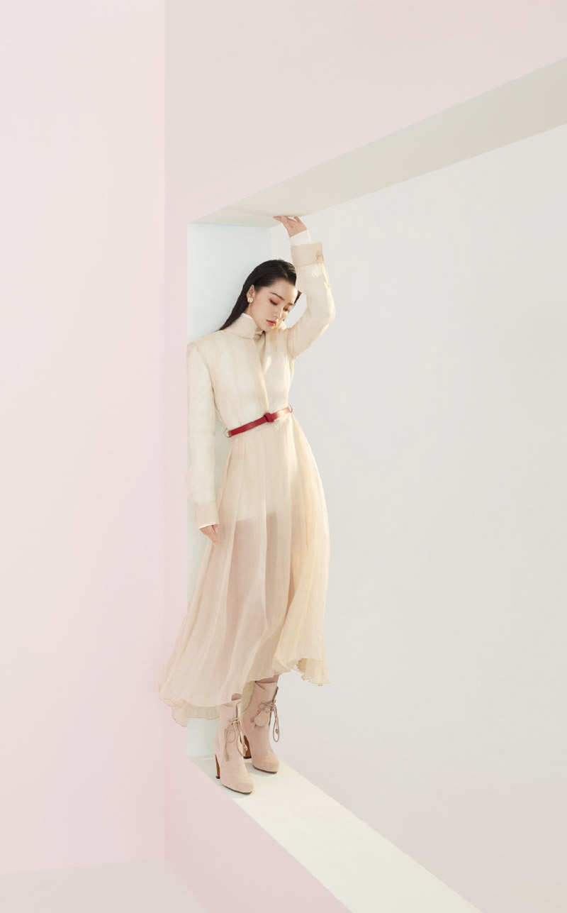 气质优雅美女李沁时尚风格写真图片