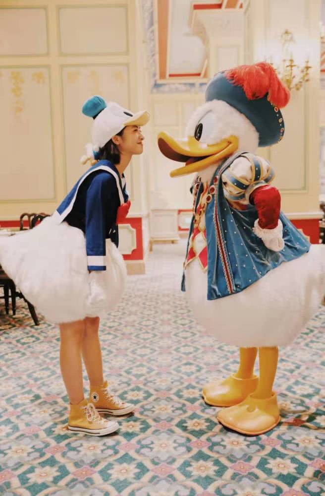 小美女沈月被爆做腿部吸脂,萝卜腿消失引质疑,女明星为了身材太拼了