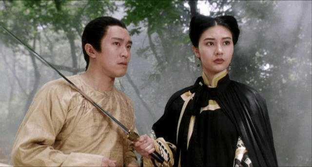 她18岁就成为香港小姐,49岁宛若少女,周星驰都对她动心过