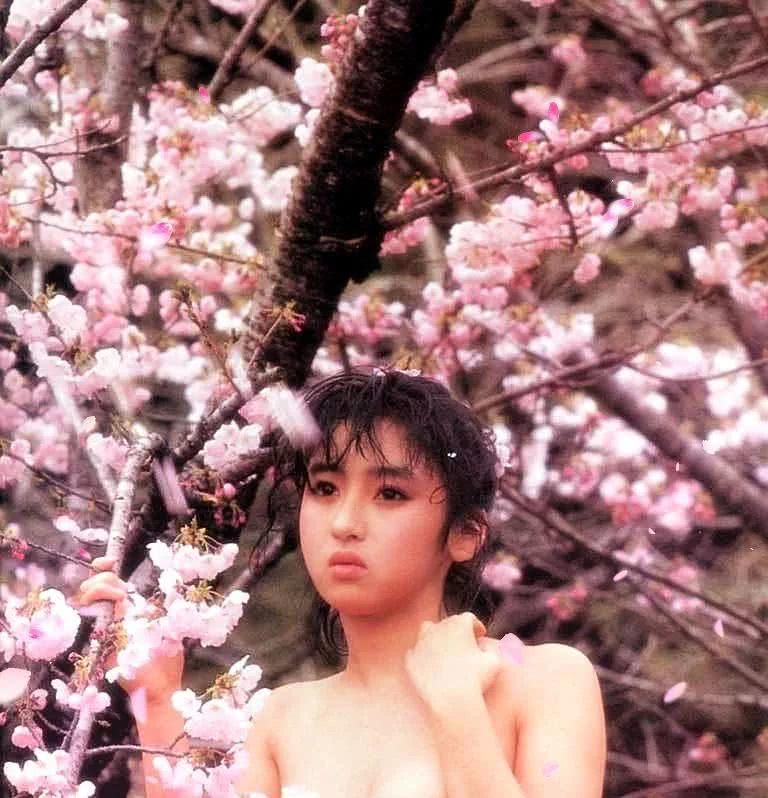 日本有一位奶萌版热巴，同样的五官却又软又甜