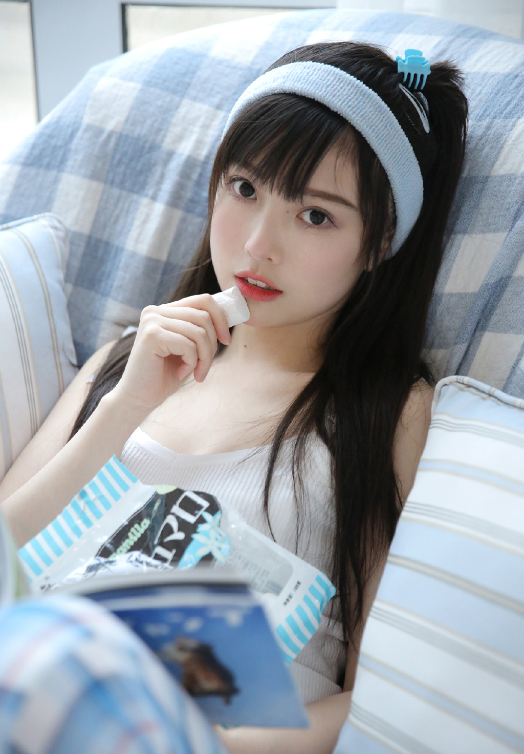 邻家性感美女丰满图片艺术写真