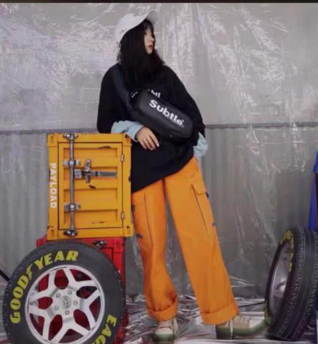 男女都百搭“斜挎包”,喜欢穿城市户外风的你,背上包包更加帅气