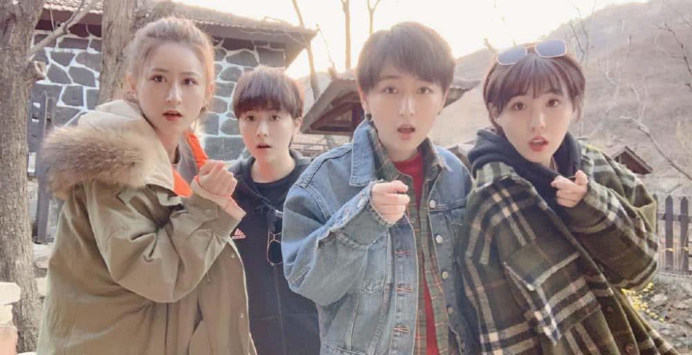 李欣燃个性穿搭法，休闲中带着慵懒，看起来很舒适