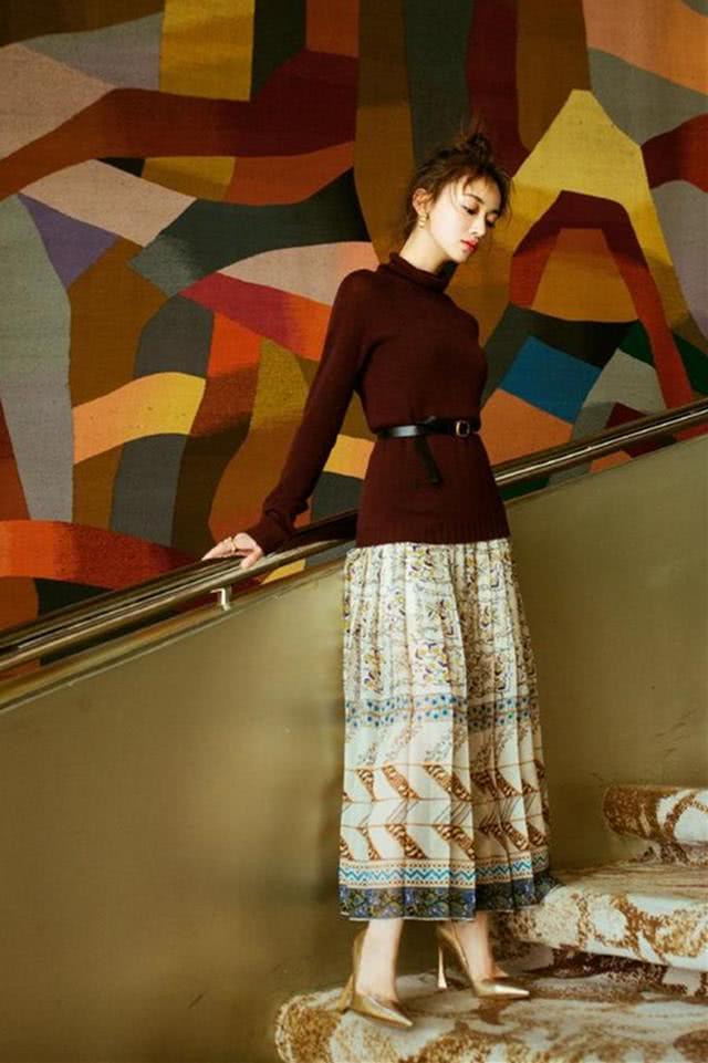 吴谨言的穿搭总透着气质美。除了颜值，发型和搭配同样很重要