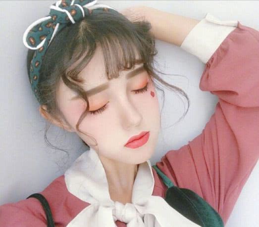 有发际线不好看？换刘海卷一下，让你颜值猛涨百倍