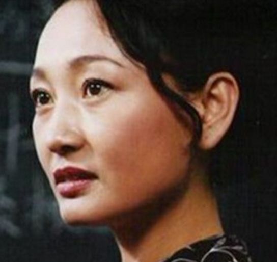 因长相意外进入娱乐圈，当红时为爱退圈7年，离婚后复出风韵犹存