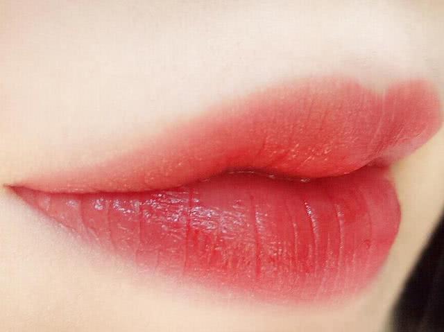 “红色”和“橘色”口红,你更适合哪个?这6个颜色一看便知!