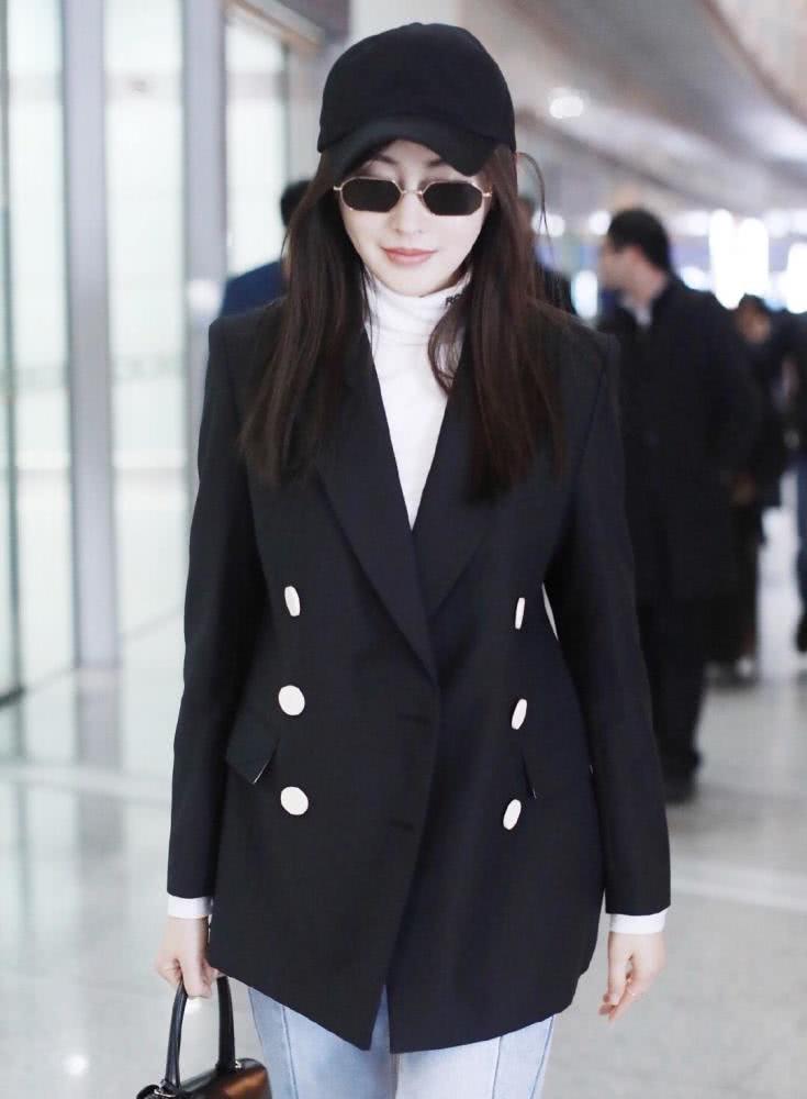 张天爱羽绒服到皮裤漂亮大气，气质全开