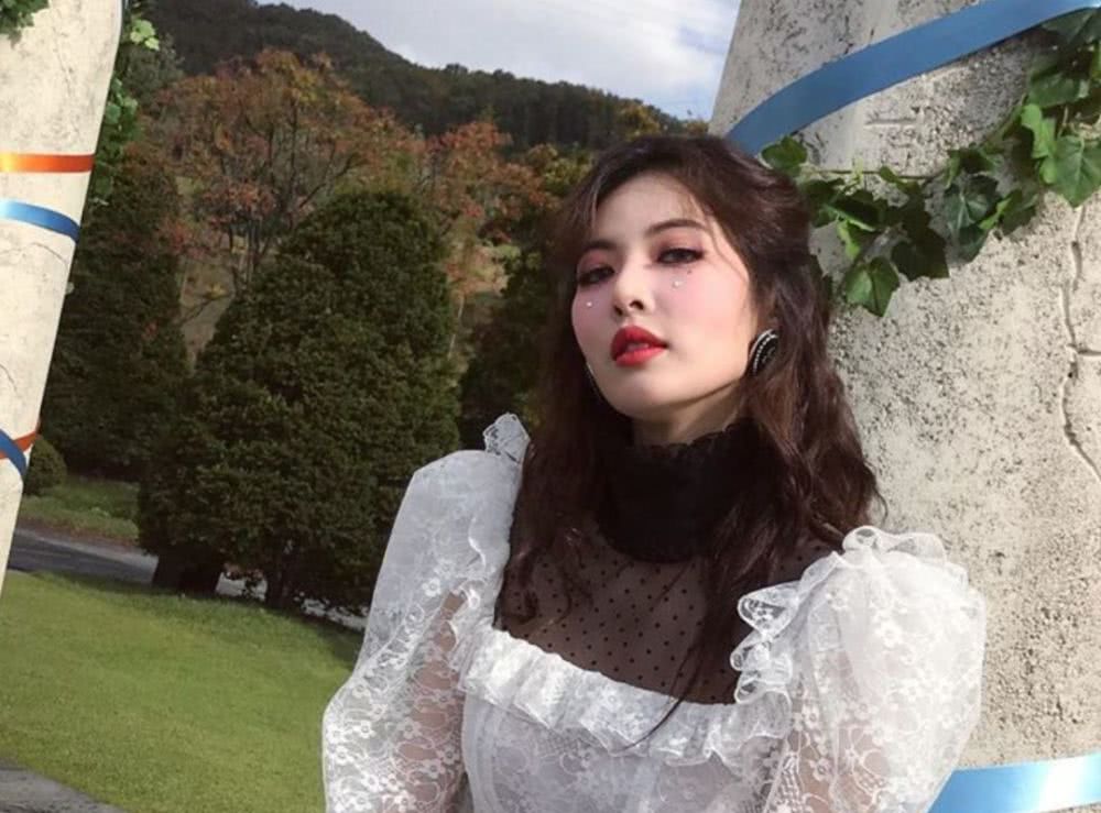 泫雅回归又美了,外行看“落泪妆”,内行看眼影!