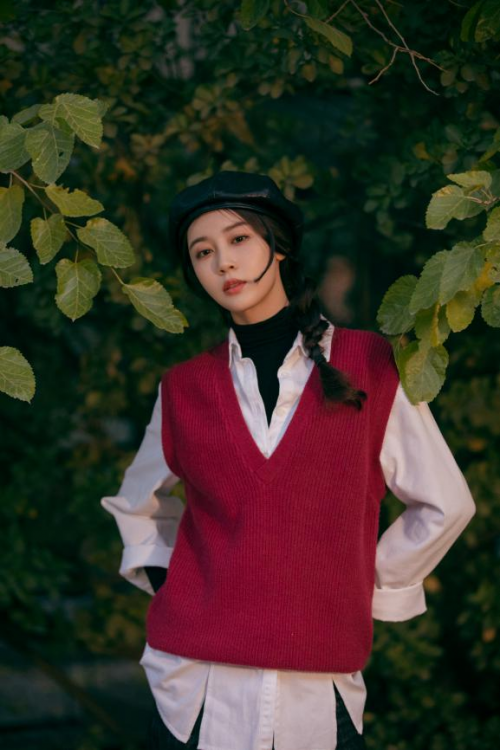 95后新晋小花张雅卓私服美照曝光 太会穿