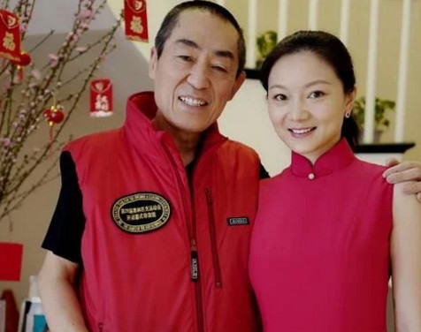 她17岁被张艺谋选中,20岁生子,30岁领证,如今貌美如花